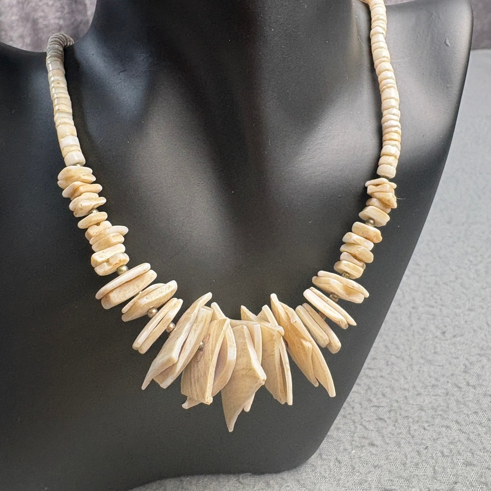 Vintage Natural Shell Heishi Graduated Bead Necklace Cream White 18 Inch